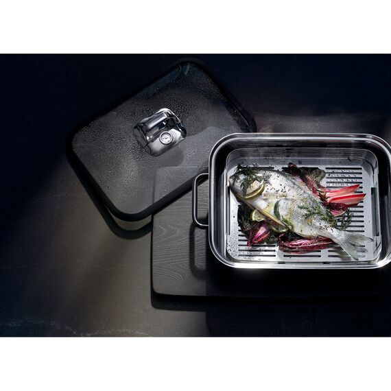 WMF Vitalis Compact Dampfgarer, Bräter Induktion, 35x21,5x10 cm, Auflaufform 3,5l, Glasdeckel Silikonrand, Thermometer, Garblech, Cromargan Edelstahl unbeschichtet