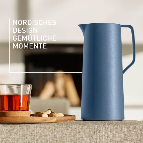 Emsa Motiva Isolierkanne 1l, Kaffeekanne Thermo mit Quick-Press-Verschluss, Thermoskanne hält 12h heiß, 24h kalt, Glaskolben, Made in Germany, nordisches Design, nord blau, N41703