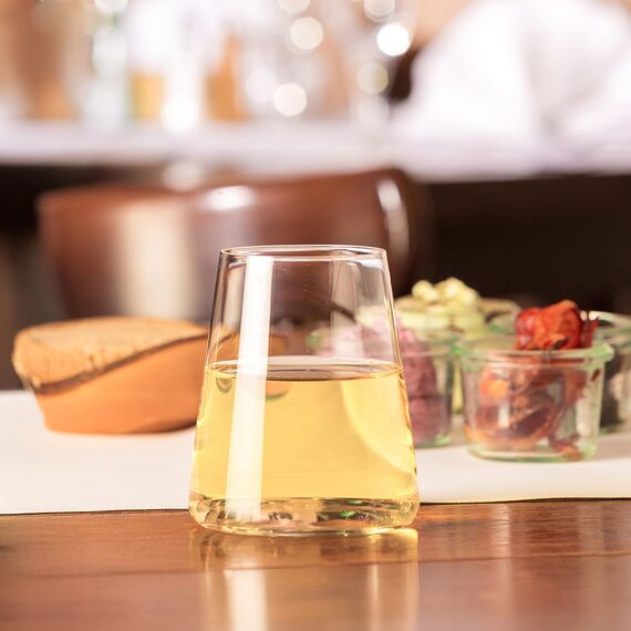 Stölzle Lausitz Weißweinbecher Power 6er-Set 380 ml – Moderne Weingläser ohne Stiel für maximale Aromaentfaltung – Flache Weißweingläser aus Kristallglas – Spülmaschinen- & Stoßfest, Made in Germany