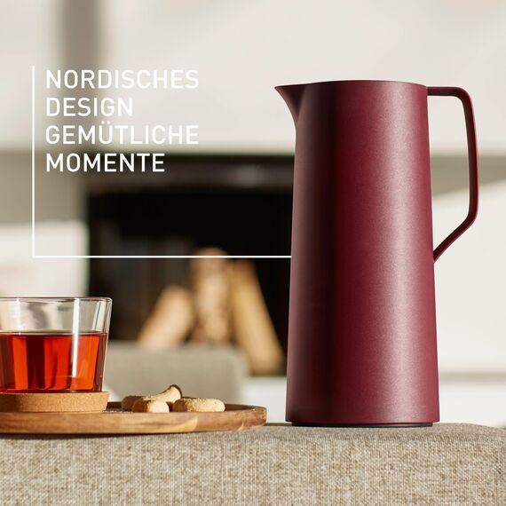 Emsa Motiva Isolierkanne, 1 Liter, Quick-Press-Verschluss, 12h heiß, 24h kalt, Glaskolben, Made in Germany, Nordisches Design, weinrot, N41702