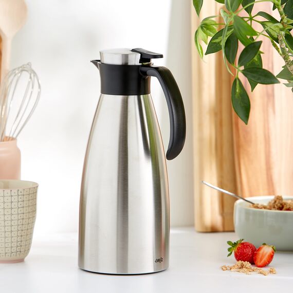 Emsa Soft Grip Isolierkanne, 1,5 Liter, Edelstahl, 12 Stunden heiß + 24 Stunden kalt, Auslaufsicher, Rutschfester Griff, Farbe Schwarz, 514499