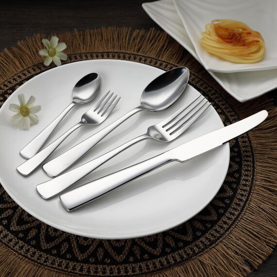 Amazon Basics Essbesteck-Set mit Eckiger Rand, Edelstahl, 20 Stück Set, für 4 Personen, Silberfarben