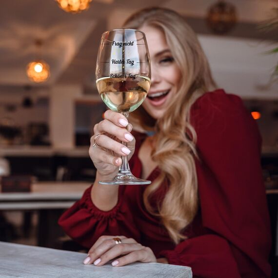 CROWNLY CRYSTAL® Lustiges Weinglas mit Spruch Frag Nicht, Harter Tag, Schöner Tag! Personalisierte Geschenke Frauen Geburtstagsgeschenk Ideen