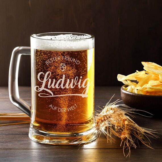 Maverton Bierkrug mit Gravur - Personalisierte Geschenke Männer - 500 ml - Weihnachtsgeschenke - Geburtstagsgeschenk für Herren Bierglas Papa - Geschenkidee für Bierfreunde - Freund