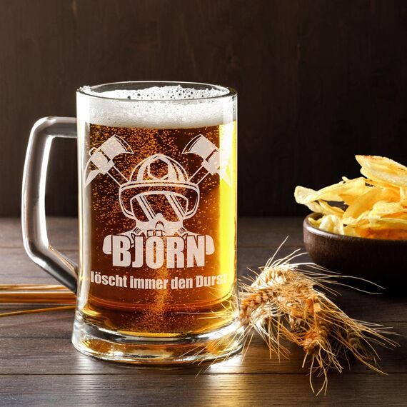 Maverton Bierkrug mit Gravur - personalisiert - 500 ml - Geburtstagsgeschenk für Herren - Geschenkidee für Bierfreunde - Weihnachtsgeschenke - Feuerwehrmann