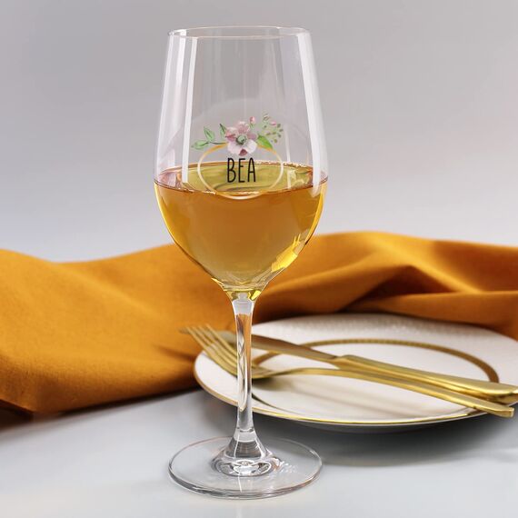 Herz & Heim® schönes Geschenk für die Frau Weinglas mit Personalisierung zu Weihnachten oder zum Geburtstag Wappen mit Blüten