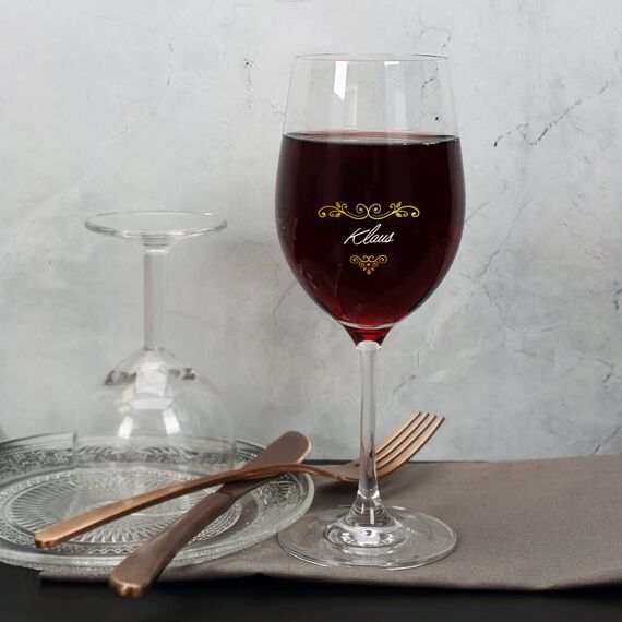 Herz & Heim® schönes Geschenk für die Frau Weinglas mit Personalisierung zu Weihnachten oder zum Geburtstag goldenes Ornament mit Bögen