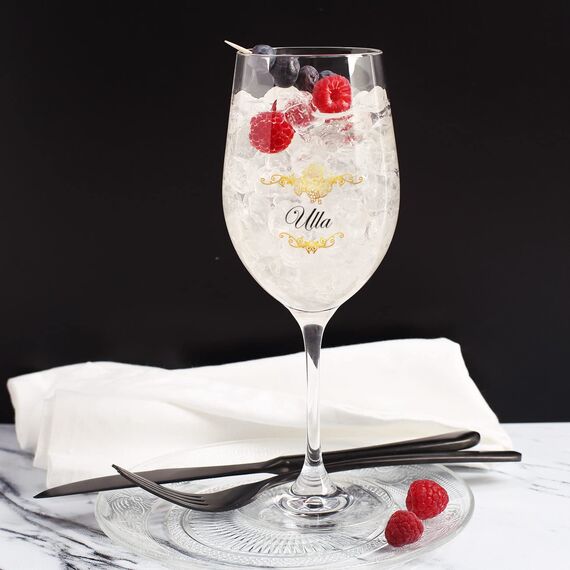 Herz & Heim® schönes Geschenk für die Frau Weinglas mit Personalisierung zu Weihnachten oder zum Geburtstag goldene Weinrebe