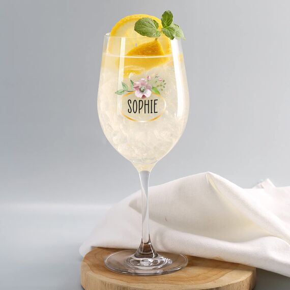 Herz & Heim® schönes Geschenk für die Frau Weinglas mit Personalisierung zu Weihnachten oder zum Geburtstag Wappen mit Blüten