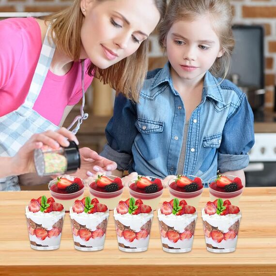 HUOGEE 50 Stück Desserttasse mit 50 Stück Löffeln, 200ml/220ml Dessertbecher Klare Dessertschalen Wiederverwendbar Desserttassen Runden Becher für Zuhause Desserts Pudding Mousse Eis Party (200ml)