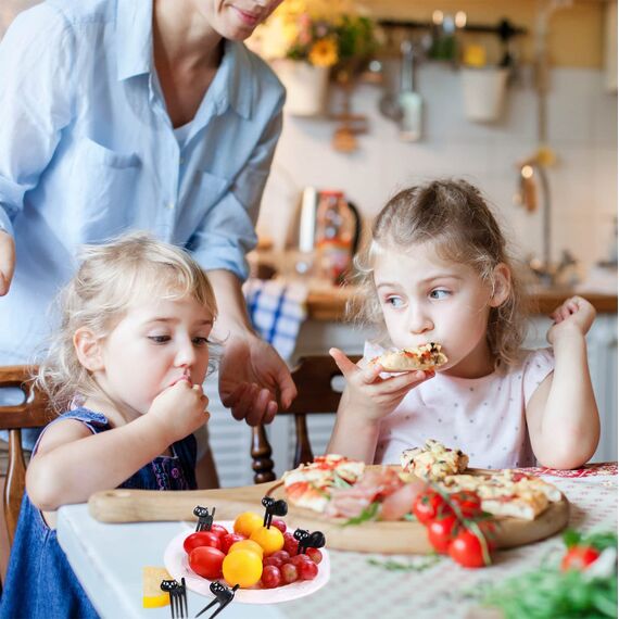 55 STK Obstgabeln Kinder Bento Box Zubehör Spieße Tiere Food Picks Plastik Gabeln Mini Dessertgabeln für Kuchen Desserts Obst (Zufällig) (55STK)