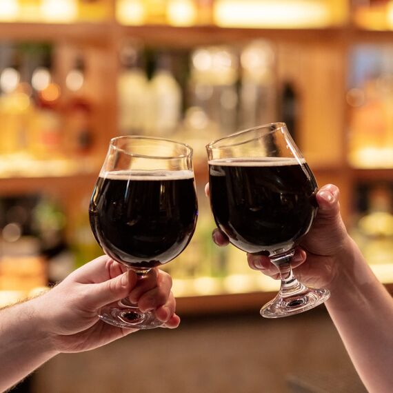 Krosno Dunkel Stout Biergläser 0,5 liter | Set von 6 | 500 ML | Elite Kollektion | Perfekt für Zuhause und Partys | Spülmaschinenfest | Bleifreies Kristallglas