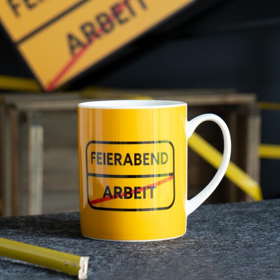 GRUSS & CO XL-Tasse mit Motivdruck "Feierabend" | große Kaffeetasse, Porzellan, 60 cl, Becher mit Spruch | lustiges Geschenk, Männergeschenk | 48924