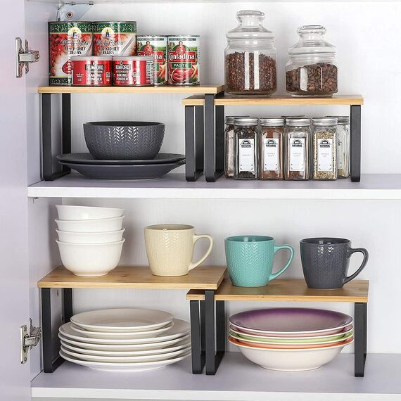LIANTRAL Küchenschrank Organizer 4er-Set, Küchenregal, Küchen Organizer aus Metall und Bambus, Erweiterbar und Stapelbar Schrank-Organizer Gewürzregale, kleines Regal, Schwarz und Naturfarben