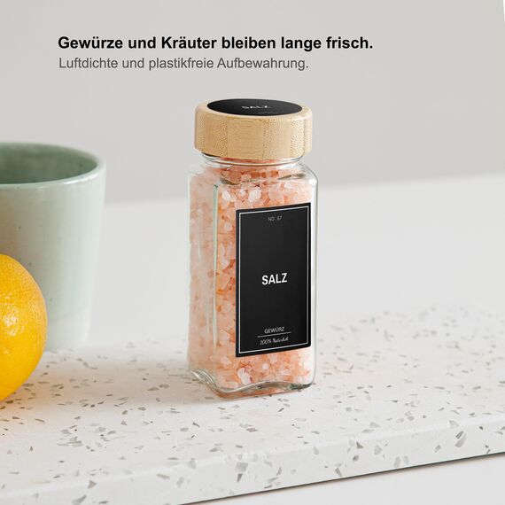 Greeano Gewürzgläser Set mit Holzdeckel [24x 120ml] und 300 Gewürzetiketten [DE] - Gewürze Aufbewahrung mit Streueinsatz - Gewürzdosen Bambus - Gewürzbehälter Holz - Spice Jars Bambusdeckel