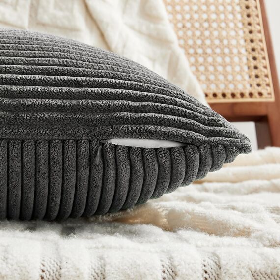 FDTERN 2er Set Dunkelgrau Kordsamt Kissenbezug 35x35CM Weich Moderne Dekorative Kissenbezüge Kissenhülle Dekokissenbezug Sofakissen Dekokissen Boho Deko für Sofa Schlafzimmer Wohnzimmer Balkon