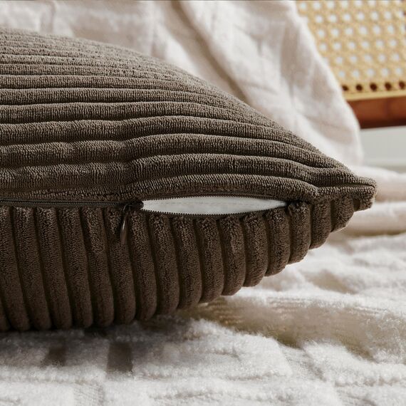 FDTERN 2er Set Dunkelbraun Kordsamt Kissenbezug 40x80CM Weich Moderne Dekorative Kissenbezüge Kissenhülle Dekokissenbezug Sofakissen Dekokissen Boho Deko für Sofa Schlafzimmer Wohnzimmer Bett