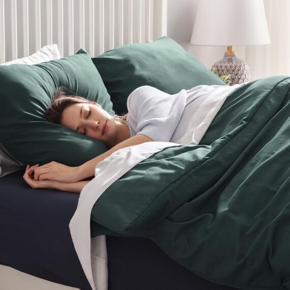 BEDSURE Bettwäsche 220x240 3teilig Waldgrün - 1 Bettbezug 240x220 cm + 2 Kissenbezüge 80X80 cm, ÖKO-TEX Bettwäsche-Sets Grün Polyester Mikrofaser mit Reißverschluss