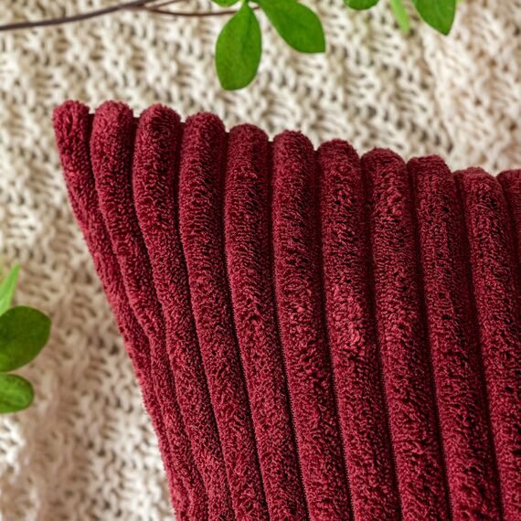 EMEMA Kissenbezug 45x45 cm Weihnachten Kordsamt Kissenbezüge Dekokissen Sofakissen Cord Kissenhülle Zierkissenbezug Kord Dekorative Weiche für Sofa Wohnzimmer Schlafzimmer 2er Set WeinRot