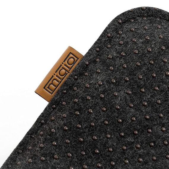 Miqio Design Filz Sitzkissen Eckig mit Antirutschnoppen | 35cm | 2er-Set | Indoor und Outdoor | Nachhaltig aus recycelten PET Flaschen | Waschbare Stuhlkissen rutschfest | Dunkelgrau