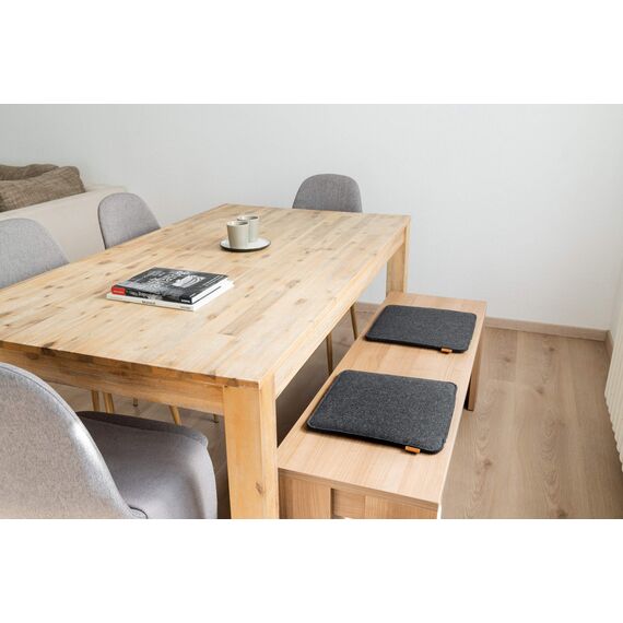 Miqio Design Filz Sitzkissen Eckig mit Antirutschnoppen | 35cm | 4er-Set | Indoor und Outdoor | Nachhaltig aus recycelten PET Flaschen | Waschbare Stuhlkissen rutschfest | Dunkelgrau