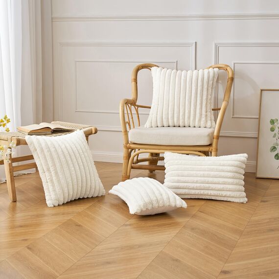 MIULEE Plüsch Kissenbezug 40x40 Weihnachten Deko Flauschige Kissenbezüge Kunstpelz Fell Sofakissen Flauschig Dekokissen Kissenhülle für Wohnzimmer Schlafzimmer Sofa Kuschelkissen Weiß 2er Set