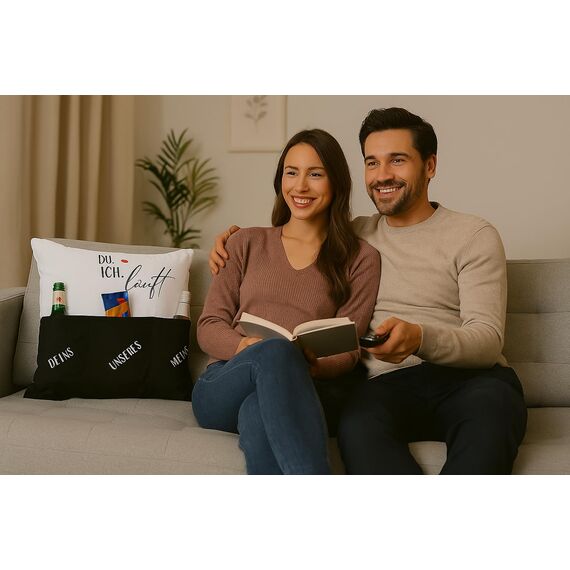 KAMACA Originelles Dekokissen Kissen mit 3 Taschen zum selber Befüllen Größe 43x43 cm tolles Geschenk Liebe Partnerschaft (Du Ich läuft)