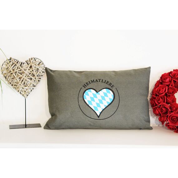 KAMACA Kissen HEIMATLIEBE 30 cm x 50 cm Flauschig gefülltes Kissen mit Reißverschluss Hingucker und wertiges Geschenk (Heimatliebe - Schwarze Schrift)