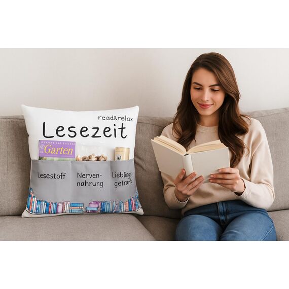 KAMACA Dekokissen mit Füllung Lesezeit mit 3 Taschen 43x43 cm Kuschelkissen für Sofaabend & Filmabend Kissen Geschenkidee für Leseratten Rentner Männer Frauen & Couchfans (Lesekissen)