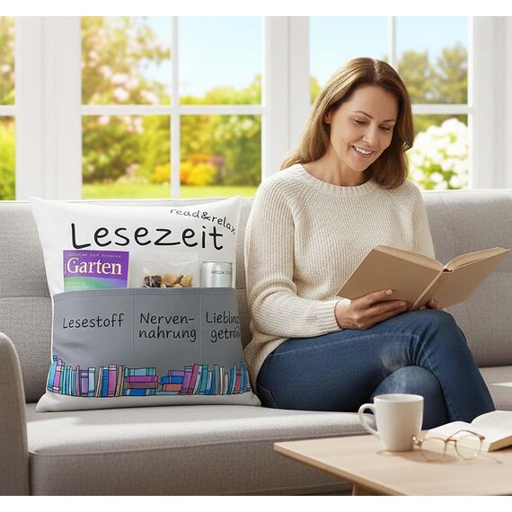 KAMACA Dekokissen mit Füllung Lesezeit mit 3 Taschen 43x43 cm Kuschelkissen für Sofaabend & Filmabend Kissen Geschenkidee für Leseratten Rentner Männer Frauen & Couchfans (Lesekissen)