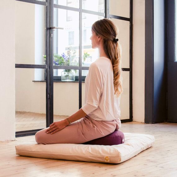 Lotuscrafts® Meditationskissen mit 10 cm Sitzhöhe, extra niedrig, Yoga Kissen mit Dinkelfüllung, Yogakissen Rund, Bodenkissen Rund, Yogakissen Meditationskissen, Bezug waschbar, GOTS Zertifiziert