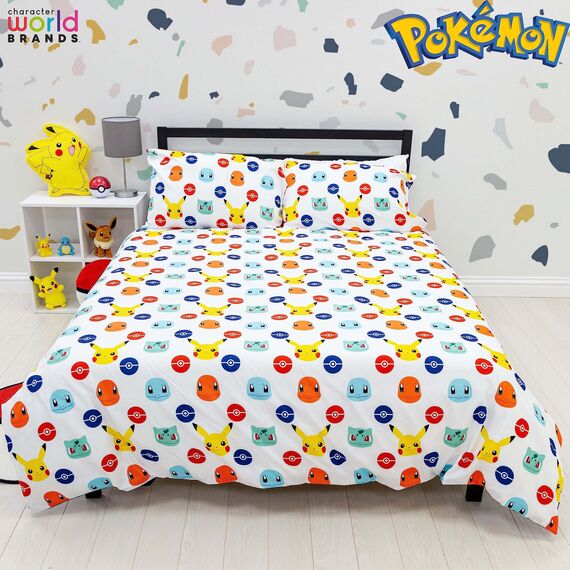 Pokemon Offiziell Lizenziertes Bettbezug-Set für Doppelbetten | Pikachu-Abzeichen-Design, wendbare 2-seitige Bettwäsche mit passenden Kissenbezügen | Character World Brands Doppelbett-Set