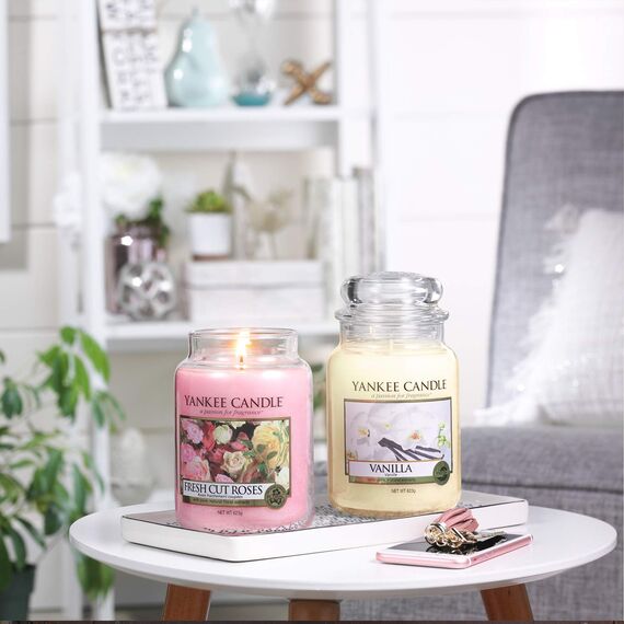 Yankee Candle Duftkerze im Glas (groß) | Vanilla | Kerze mit langer Brenndauer bis zu 150 Stunden | Perfekte Geschenke für Frauen