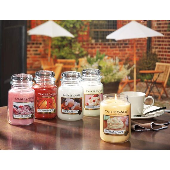 Yankee Candle Duftkerze im Glas (mittelgroß) | Vanilla Cupcake | Brenndauer bis zu 75 Stunden