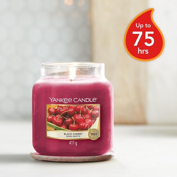 Yankee Candle Duftkerze im Glas (mittelgroß) | Black Cherry | Brenndauer bis zu 75 Stunden