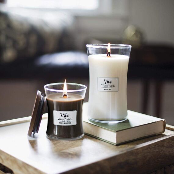 WoodWick Große Hourglass Duftkerze | White Teak | mit knisterndem Docht | Brenndauer: bis zu 130 Stunden