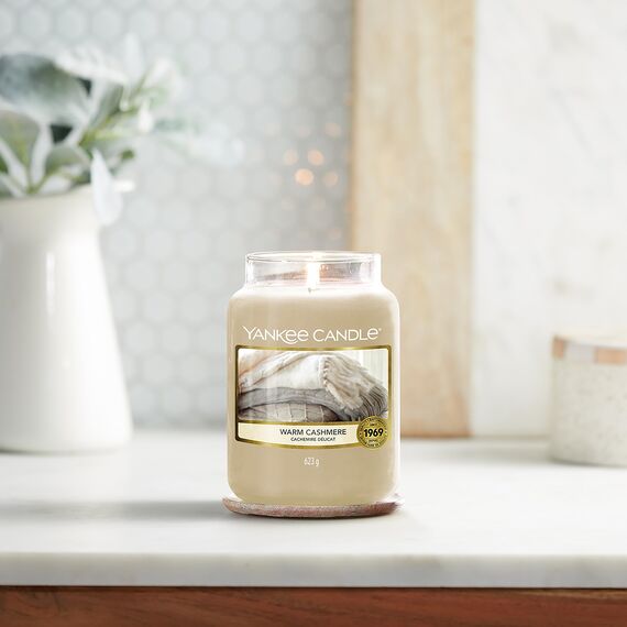 Yankee Candle Duftkerze im Glas (groß) | Warm Cashmere | Kerze mit langer Brenndauer bis zu 150 Stunden