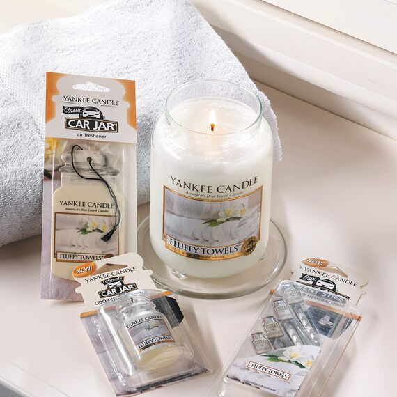 Yankee Candle Duftkerze im Glas (groß) | Fluffy Towels | Kerze mit langer Brenndauer bis zu 150 Stunden | Perfekte Geschenke für Frauen