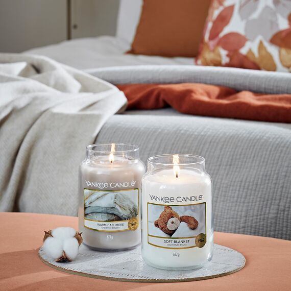 Yankee Candle Duftkerze im Glas (groß) | Warm Cashmere | Kerze mit langer Brenndauer bis zu 150 Stunden