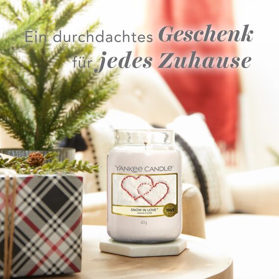 Yankee Candle Duftkerze im Glas (groß) | Snow In Love | Kerze mit langer Brenndauer bis zu 150 Stunden | Perfekte Geschenke für Frauen