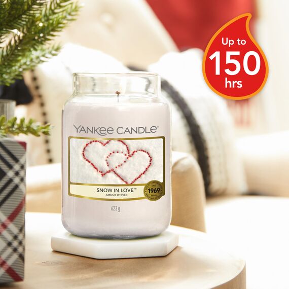 Yankee Candle Duftkerze im Glas (groß) | Snow In Love | Kerze mit langer Brenndauer bis zu 150 Stunden | Perfekte Geschenke für Frauen