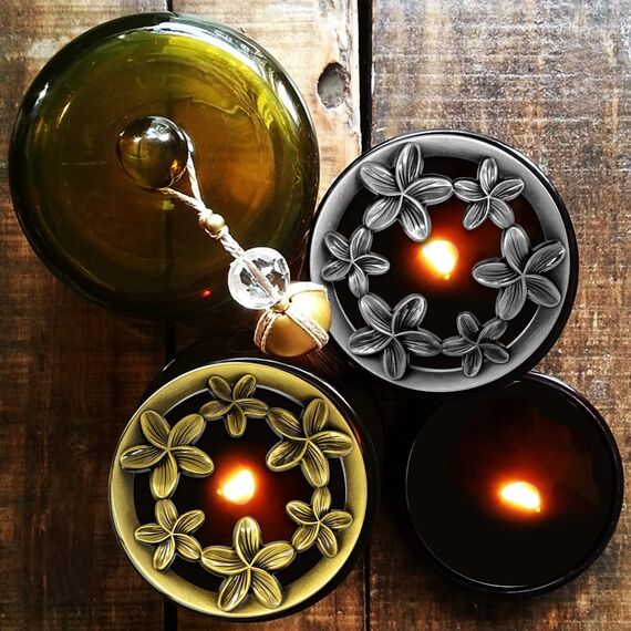 Hion Illuma Lid Kerzendeckel Aufsatz für Duftkerzen, Elegant geschnitztem Kerzenzubehör Metall Scented Candle Topper, Weihnachtsdeko Geschenk hilft der Kerze gleichmäßig zu brennen(Silber Bauhinia)