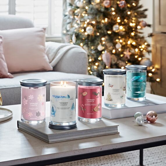 Yankee Candle Signature Duftkerze ; große Tumbler-Kerze mit langer Brenndauer „Spun Sugar Flurries“ ; Soja-Wachs-Mix ; Perfekte Geschenke für Frauen