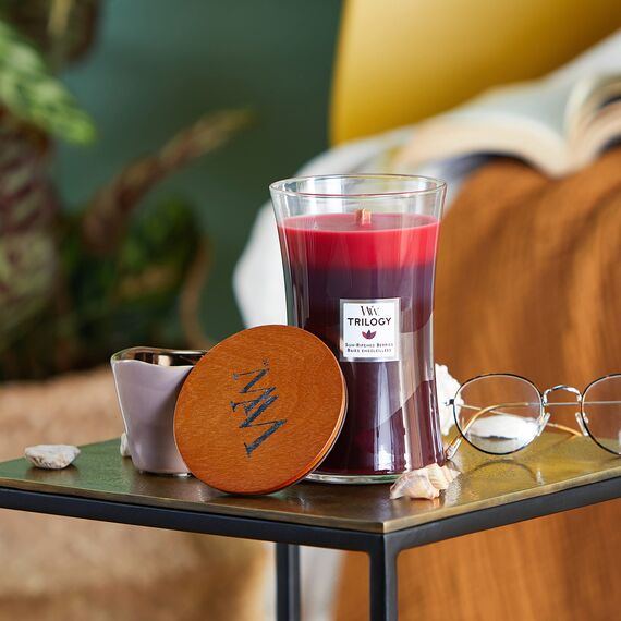 WoodWick Große Trilogy-Duftkerze im Sanduhrglas mit Pluswick-Innovation | Sun Ripened Berries | Lange Brenndauer: bis zu 130 Stunden | Geschenke für Frauen