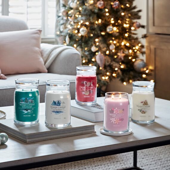 Yankee Candle Signature Duftkerze ; große Kerze mit langer Brenndauer „Spun Sugar Flurries“ ; Soja-Wachs-Mix