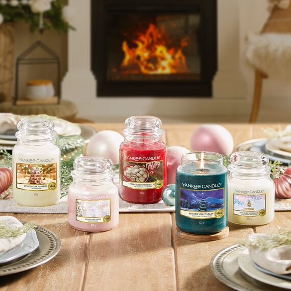 Yankee Candle Duftkerze | Große Spun Sugar Flurries Duftkerze im Glas | Snow Globe Wonderland Kollektion | Brenndauer: bis zu 150 Stunden