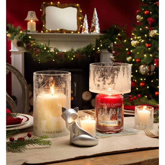 Yankee Candle Duftkerze im Glas (mittelgroß) | Christmas Magic | Brenndauer bis zu 75 Stunden