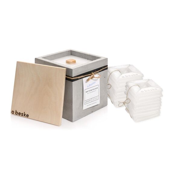 Betonfeuer® - DAS ORIGINAL | Modell 'Fuego' | 17x17x17cm mit Dauerdocht | Premium Kerzenfresser Made in Germany | Deutsche Handarbeit | (Inkl. Nachfüllwachs, Löschbrett aus Holz)