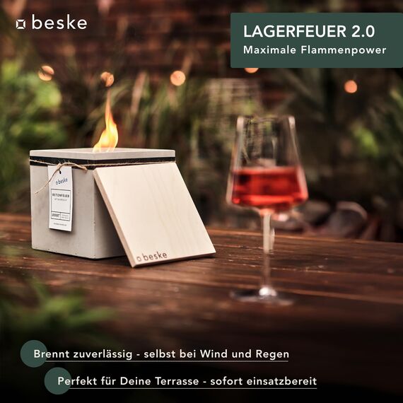 Betonfeuer® - DAS ORIGINAL | Modell 'Fuego' | 17x17x17cm mit Dauerdocht | Premium Kerzenfresser Made in Germany | Deutsche Handarbeit | (Ohne Nachfüllwachs, Löschbrett aus Holz)