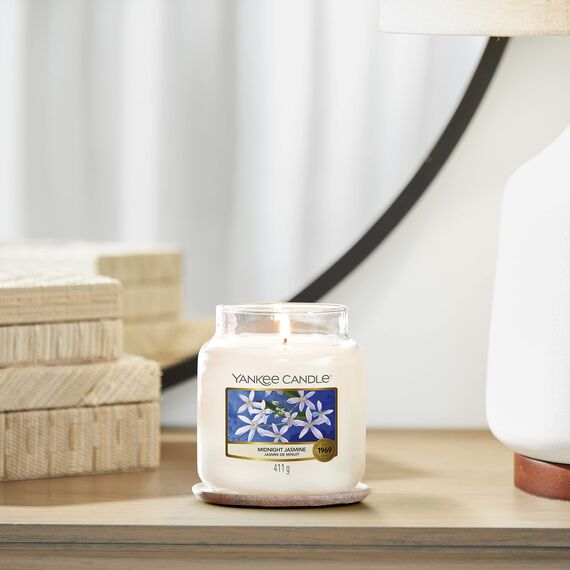 Yankee Candle Duftkerze im Glas (mittelgroß) | Midnight Jasmine | Brenndauer bis zu 75 Stunden